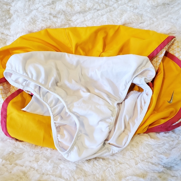 Nike running shorts - Picture 5 of 7